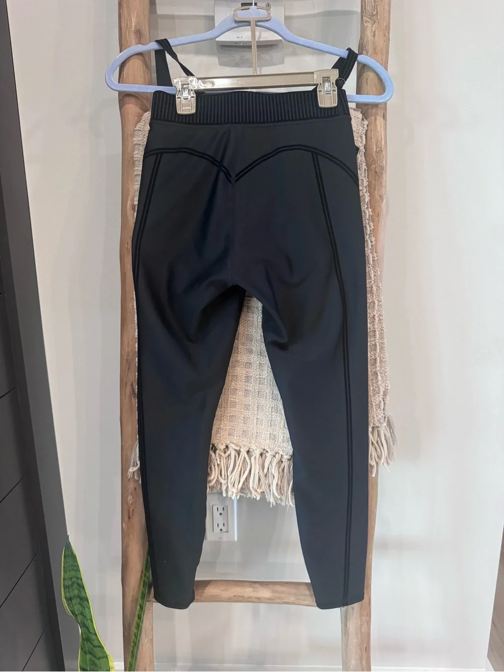 🖤 Alo Airlift Bra + Airlift High-Waist 7/8 Leggings Set 🖤